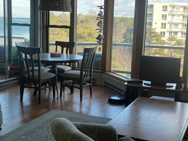 215 E Grand Ave, Unit Diplomat unit 607 in Old Orchard Beach, ME - Foto de edificio - Building Photo