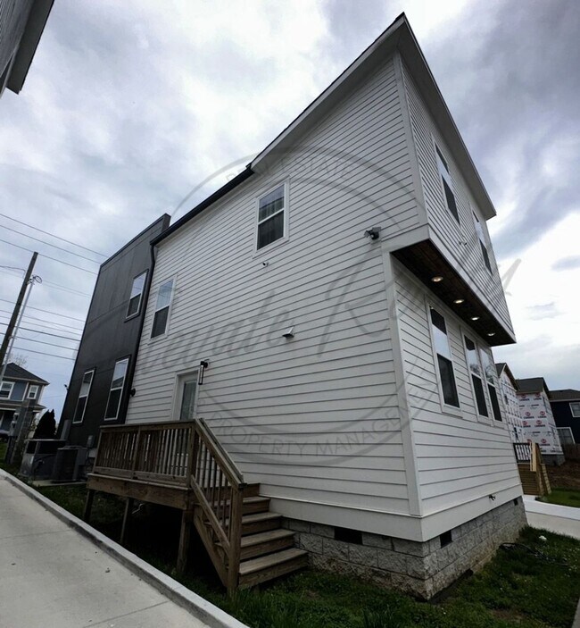 2211 24th Ave N in Nashville, TN - Building Photo - Building Photo