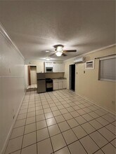 2446 Johnson St in Hollywood, FL - Building Photo - Building Photo