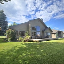 207 Bridger Dr in Bigfork, MT - Building Photo