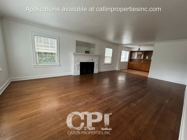 1529 20th Ave in Longview, WA - Foto de edificio - Building Photo