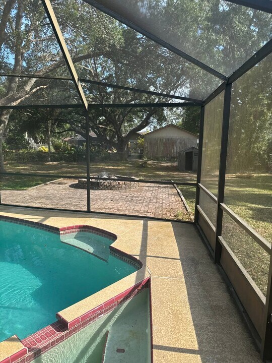 9334 Sacramento Dr in New Port Richey, FL - Foto de edificio