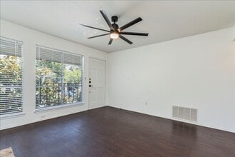 6910 Hart Ln in Austin, TX - Building Photo - Building Photo