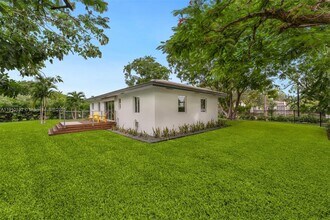 810 NW 7th St in Miami, FL - Foto de edificio - Building Photo