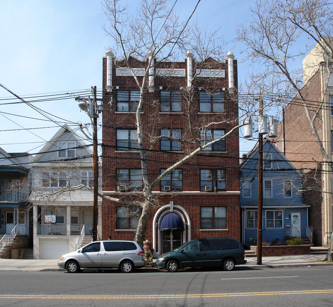 427 KENNEDY Blvd in Bayonne, NJ - Building Photo - Building Photo