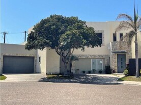 15 S 43rd St in McAllen, TX - Building Photo