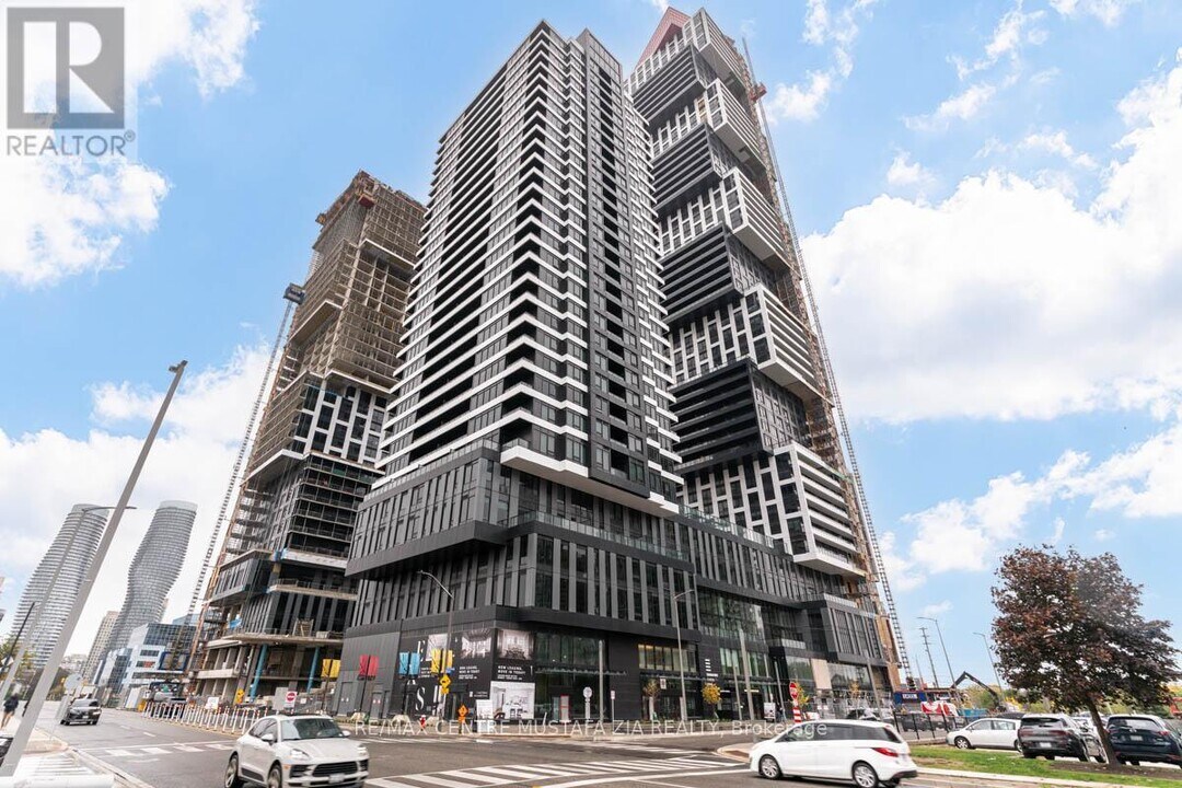 4015 The Exchange in Mississauga, ON - Building Photo