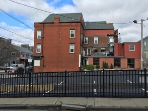 378 Thames St, Unit P in Newport, RI - Building Photo - Building Photo