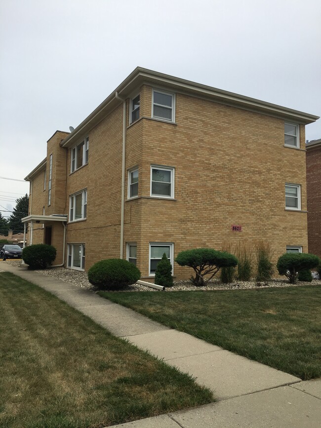 8621 N Milwaukee Ave Apartments and Nearby Niles Apartments For Rent