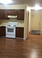 166 E Main St in Uniontown, PA - Building Photo