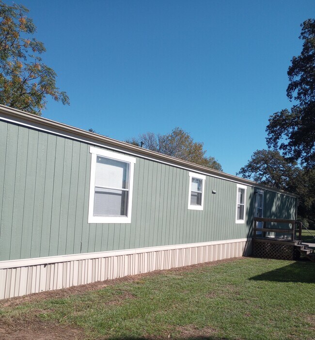 2135 13th St Rentals in Hempstead, TX