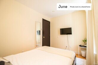 Private bedroom in 5 bed/2 bath Home in New York, NY - Building Photo - Building Photo