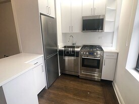 140 E 46th St in New York, NY - Building Photo