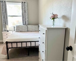 8329 Van Pelt Dr in Dallas, TX - Building Photo