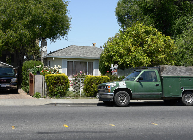 371 5th Ave in Redwood City, CA - Building Photo - Building Photo