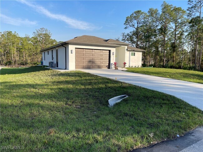829 Gillian Ave in Lehigh Acres, FL - Building Photo - Building Photo