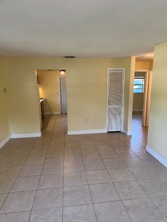1732 Gladys St in Largo, FL - Building Photo