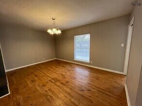 2406 Hampstead Ln in Wichita Falls, TX - Building Photo - Building Photo