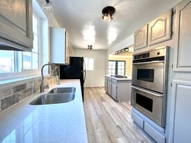 8047 Campion Dr in Westchester, CA - Building Photo