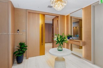 18975 Collins Ave, Unit 5401 in Sunny Isles Beach, FL - Foto de edificio - Building Photo
