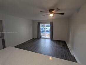 5904 S Rue Rd in West Palm Beach, FL - Building Photo - Building Photo