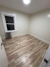 260 Biltmore Ave in Elmont, NY - Foto de edificio - Building Photo