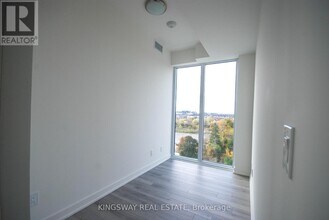 3071 Trafalgar Rd in Oakville, ON - Building Photo - Building Photo