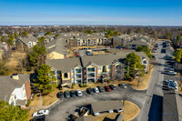 Villas on Memorial in Tulsa, OK - Foto de edificio - Building Photo