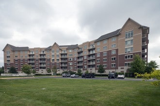 Trafalgar Square South in Morton Grove, IL - Building Photo - Building Photo