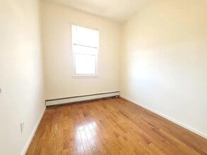 54 Gates Ave in Jersey City, NJ - Building Photo - Building Photo