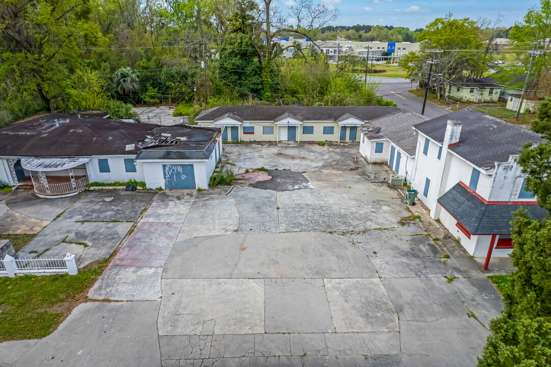 733 W 52nd St in Savannah, GA - Building Photo