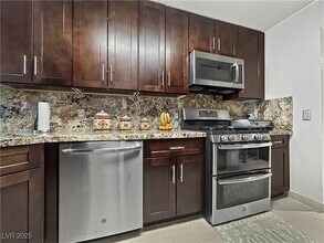 7952 Lonette Ave in Las Vegas, NV - Building Photo - Building Photo