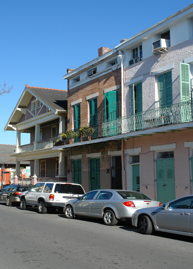 939 Dumaine St in New Orleans, LA - Foto de edificio - Building Photo