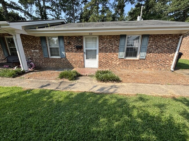 309 W Hill St in Benson, NC - Building Photo - Building Photo
