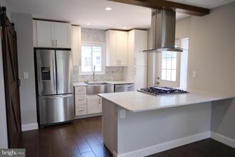 2234 Roanoke Dr in Alexandria, VA - Building Photo - Building Photo