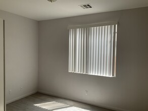 9575 Windborne Ave in Las Vegas, NV - Building Photo - Building Photo
