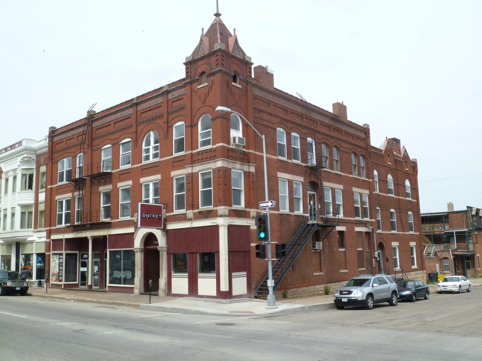 1706 Central Ave in Dubuque, IA - Foto de edificio