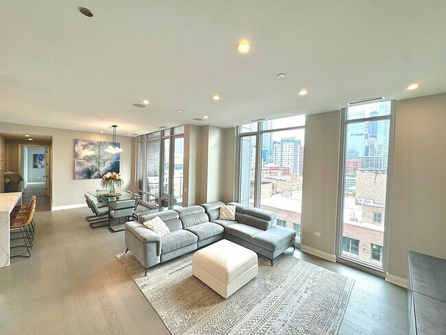 360 W Erie St in Chicago, IL - Building Photo - Building Photo