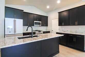 320 E 35th Ave in Kennewick, WA - Building Photo - Building Photo