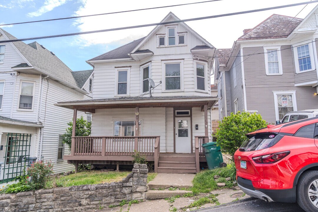 411 S 7th St in Clarksburg, WV - Building Photo