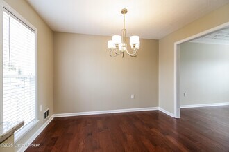 6005 Delilah Ct in Louisville, KY - Building Photo - Building Photo