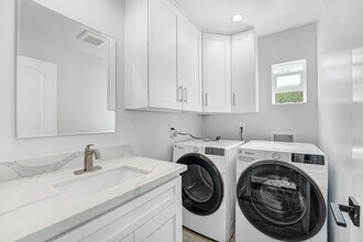 17344 Napa St in Northridge, CA - Building Photo - Building Photo