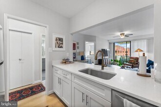 4141 Henderson Rd in Arlington, VA - Building Photo - Building Photo
