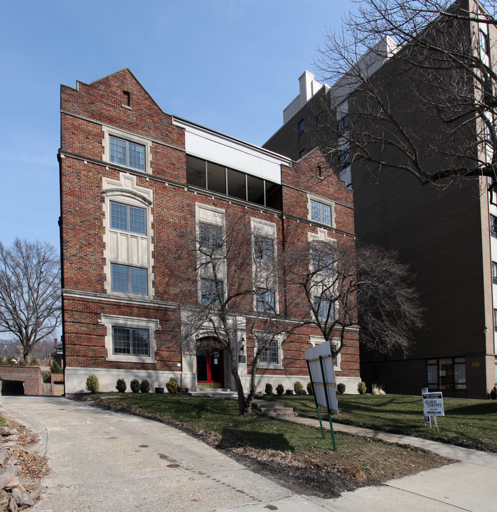 1570 Kanawha Blvd in Charleston, WV - Building Photo