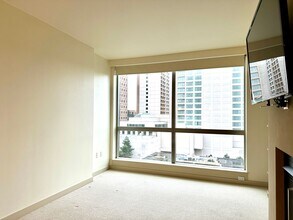 10610 NE 9th Pl in Bellevue, WA - Foto de edificio - Building Photo