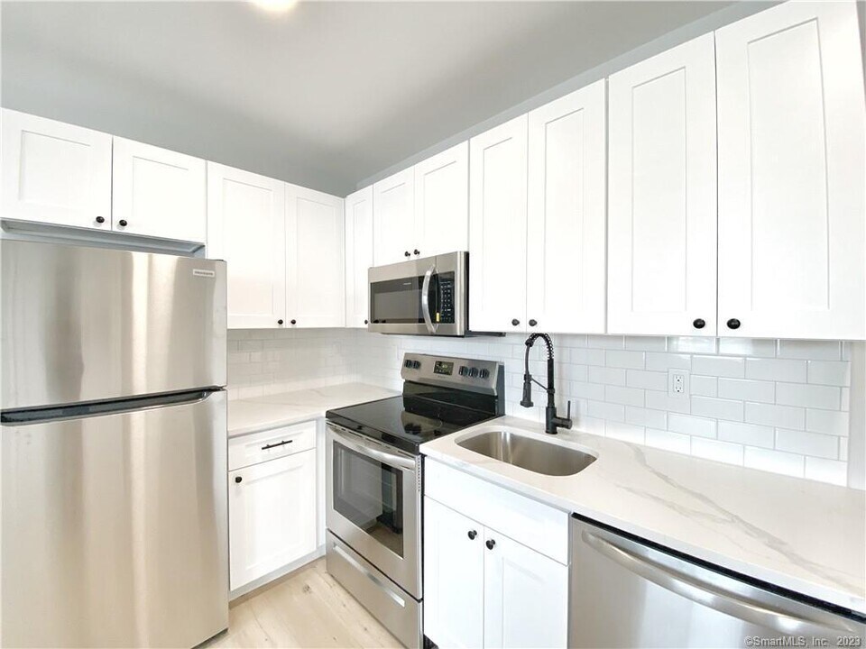 5 Mott Ave in Norwalk, CT - Building Photo