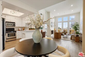 1225 Armacost Ave in Los Angeles, CA - Foto de edificio - Building Photo