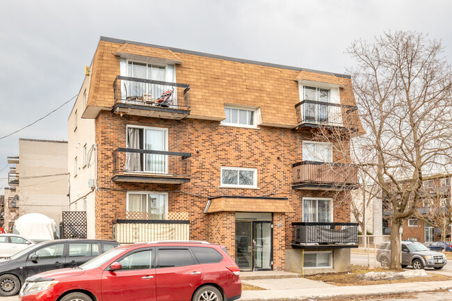 345 Nobel Rue in Laval, QC - Building Photo - Building Photo