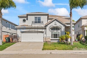 2433 Pearlite Way in Antioch, CA - Building Photo