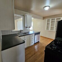 17373 Martin Rd in Roseville, MI - Building Photo - Building Photo